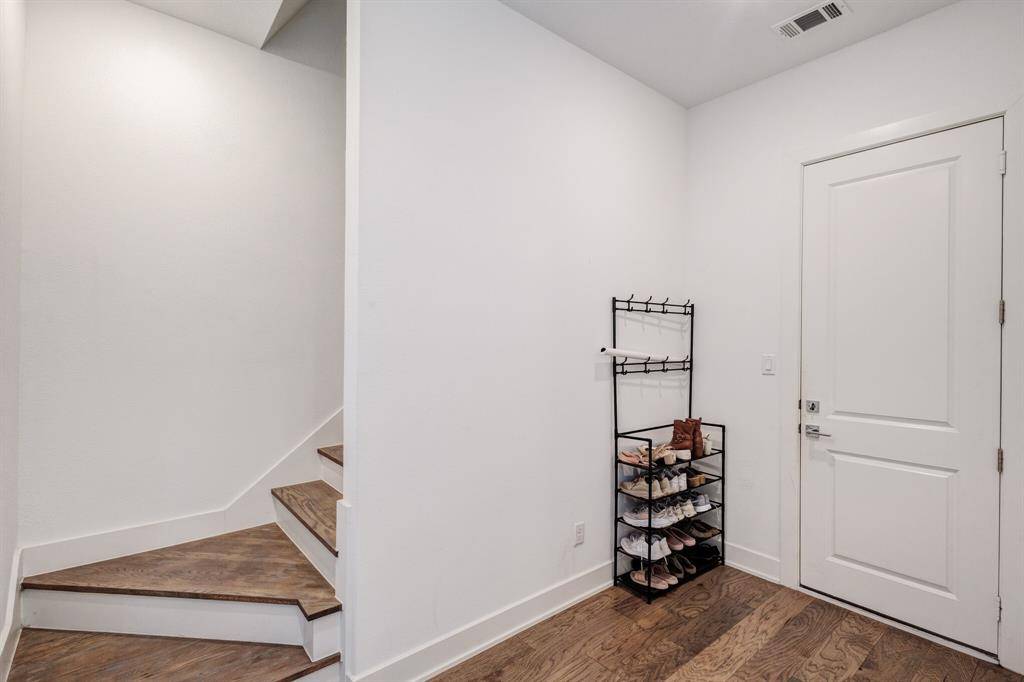 114 E Chester Court, Dallas, TX 75203