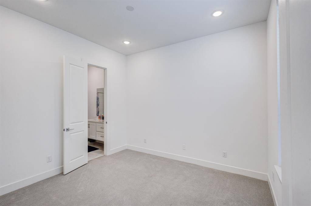 114 E Chester Court, Dallas, TX 75203