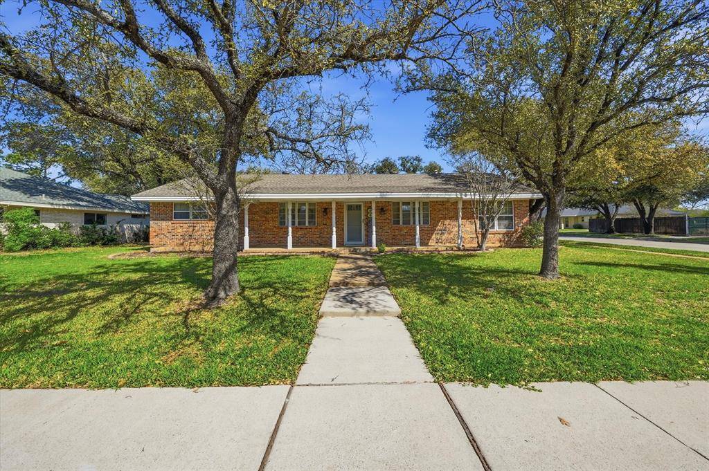 3311 Peachtree Lane, Pantego, TX 76013