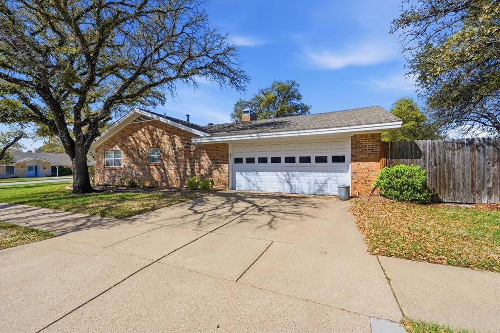 3311 Peachtree Lane, Pantego, TX 76013