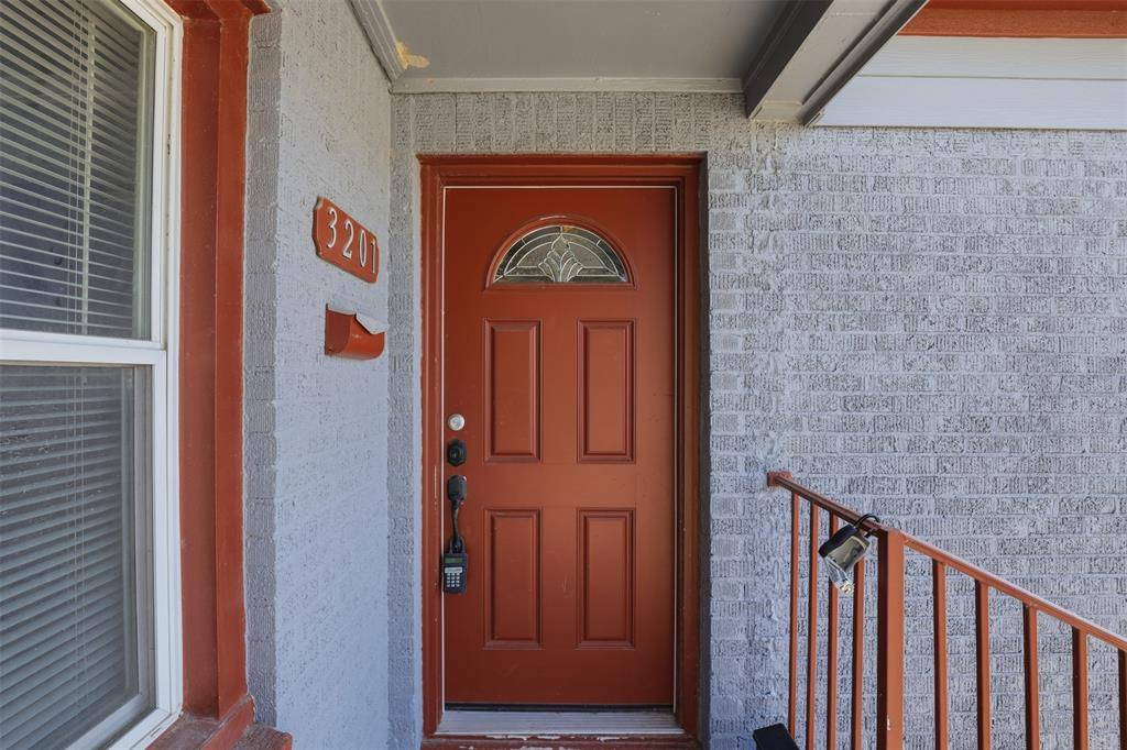 3201 McCart Avenue, Fort Worth, TX 76110