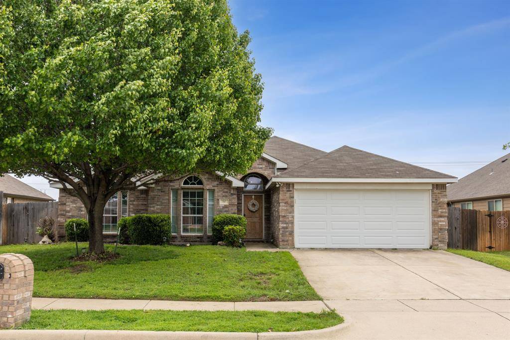 707 Bayshore Drive, Mansfield, TX 76063