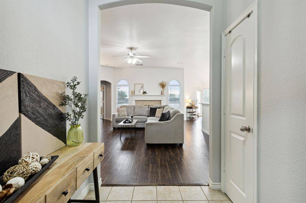 707 Bayshore Drive, Mansfield, TX 76063