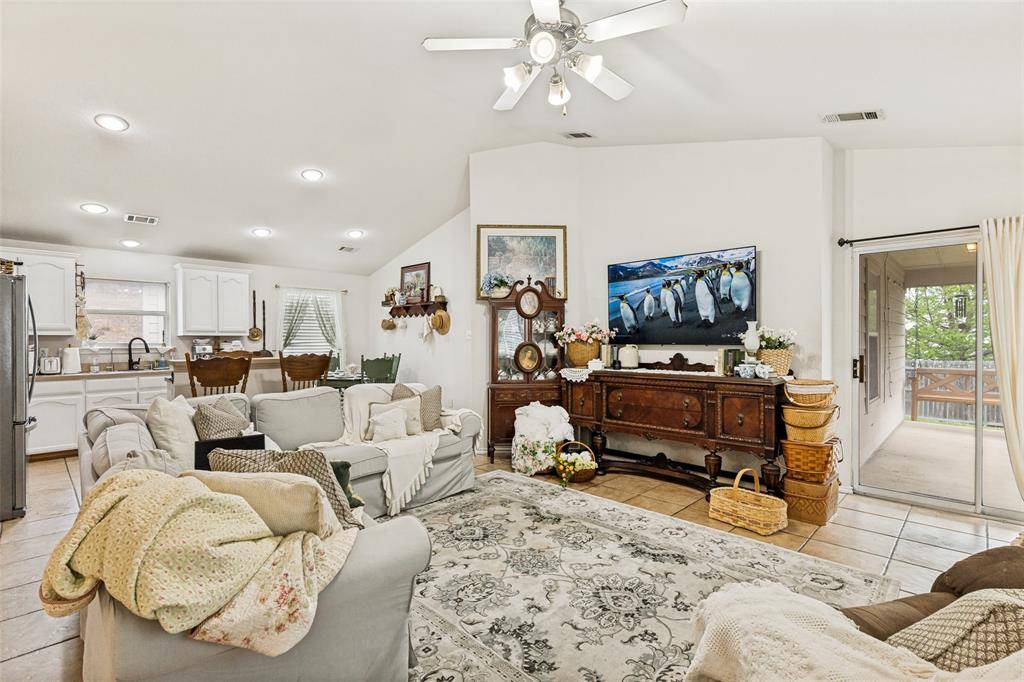 6432 Geneva Lane, Fort Worth, TX 76131