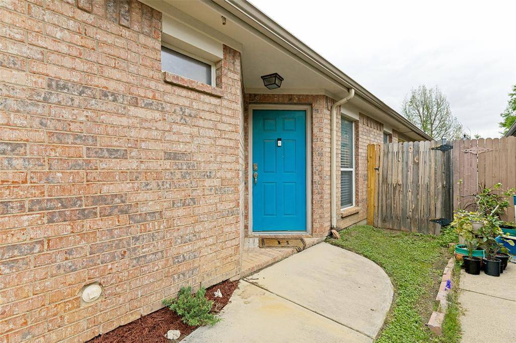 6432 Geneva Lane, Fort Worth, TX 76131