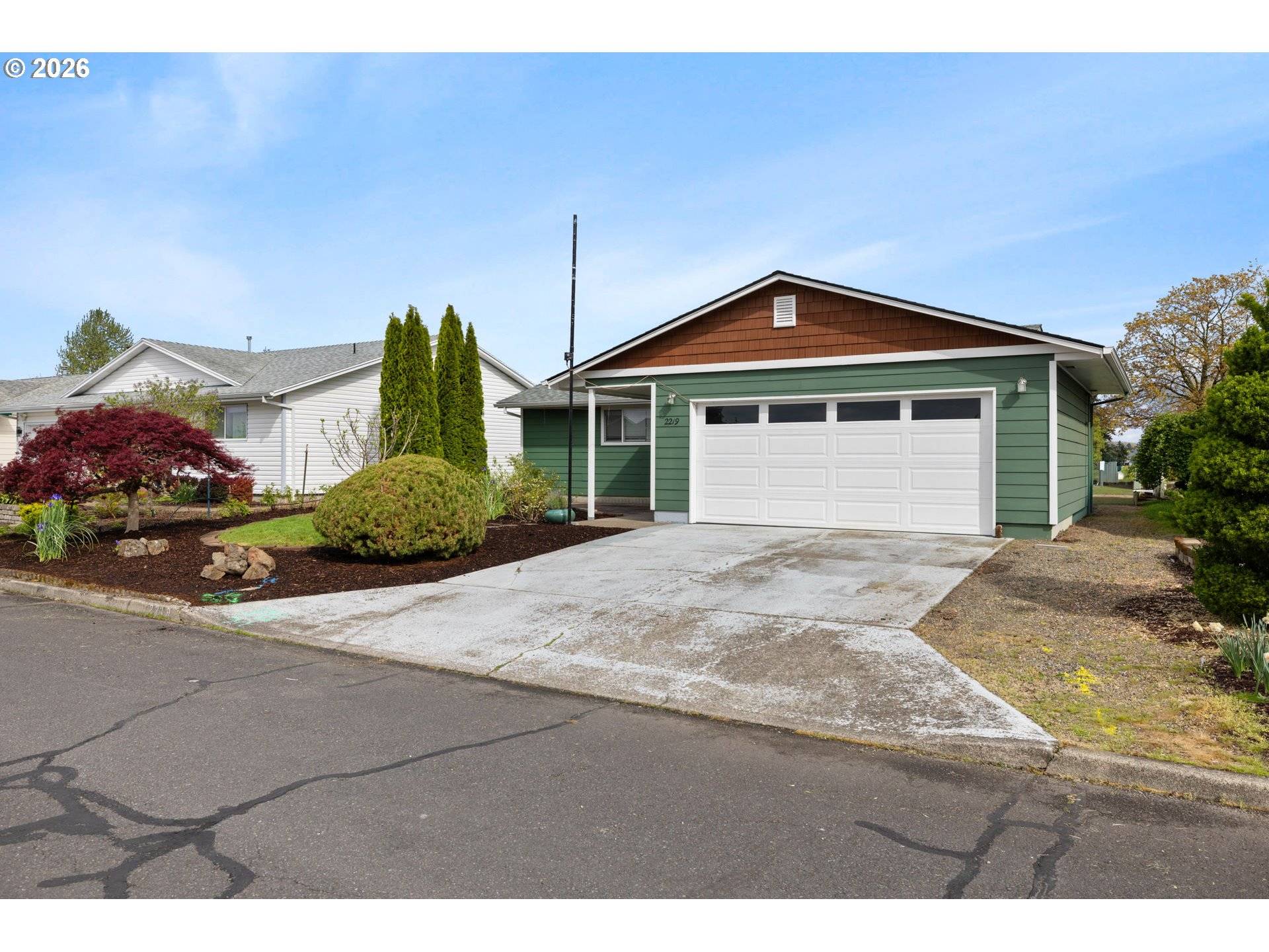 2219 SANTIAM DR, Woodburn, OR 97071