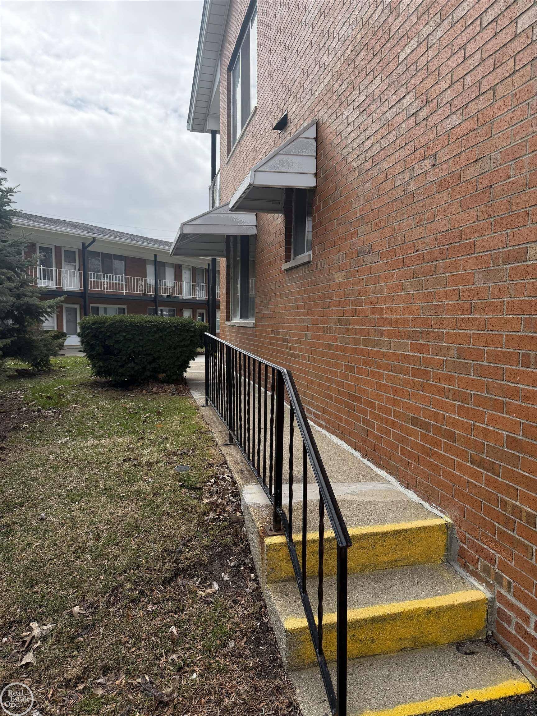 2121 CLAWSON AVE, Royal Oak, MI 48073