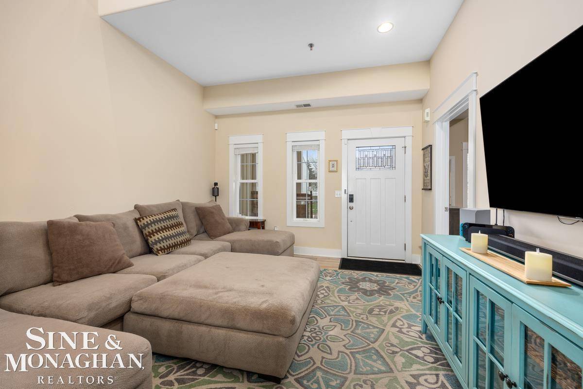 503 Adams AVE, Grand Haven, MI 49417