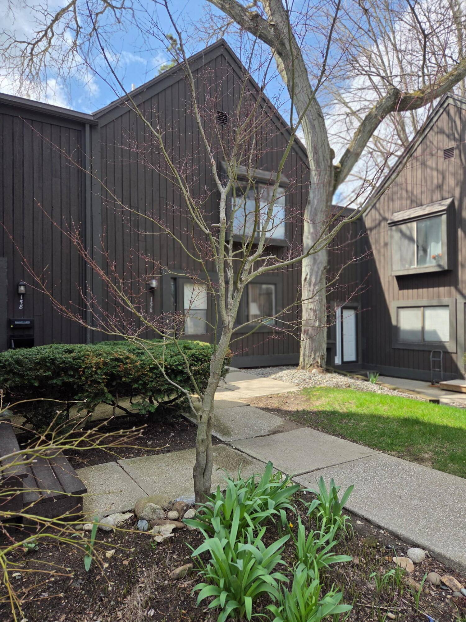 156 Carberry Hill CT, Kalamazoo Twp, MI 49006