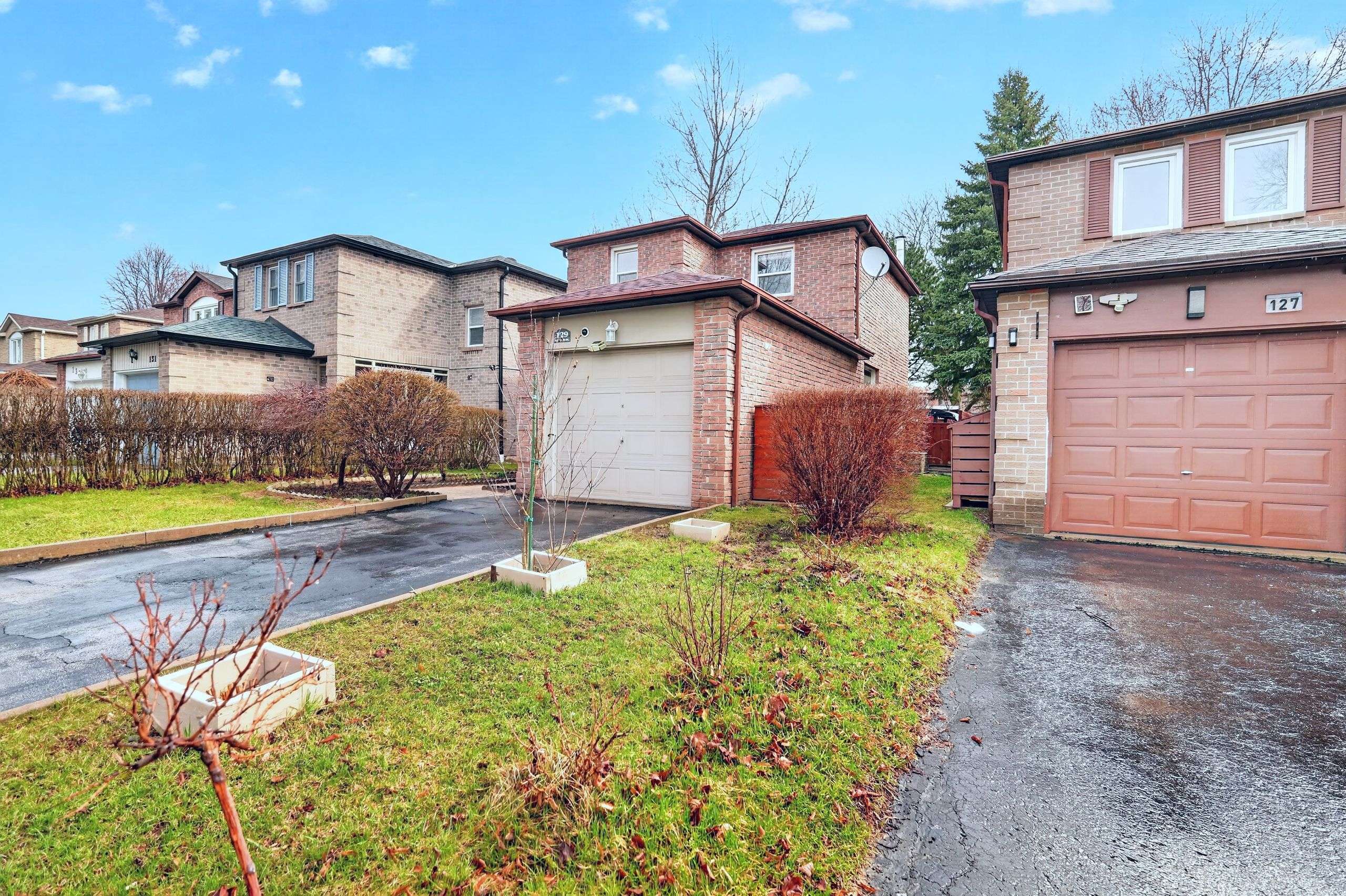 129 Radford DR, Ajax, ON L1T 2C3