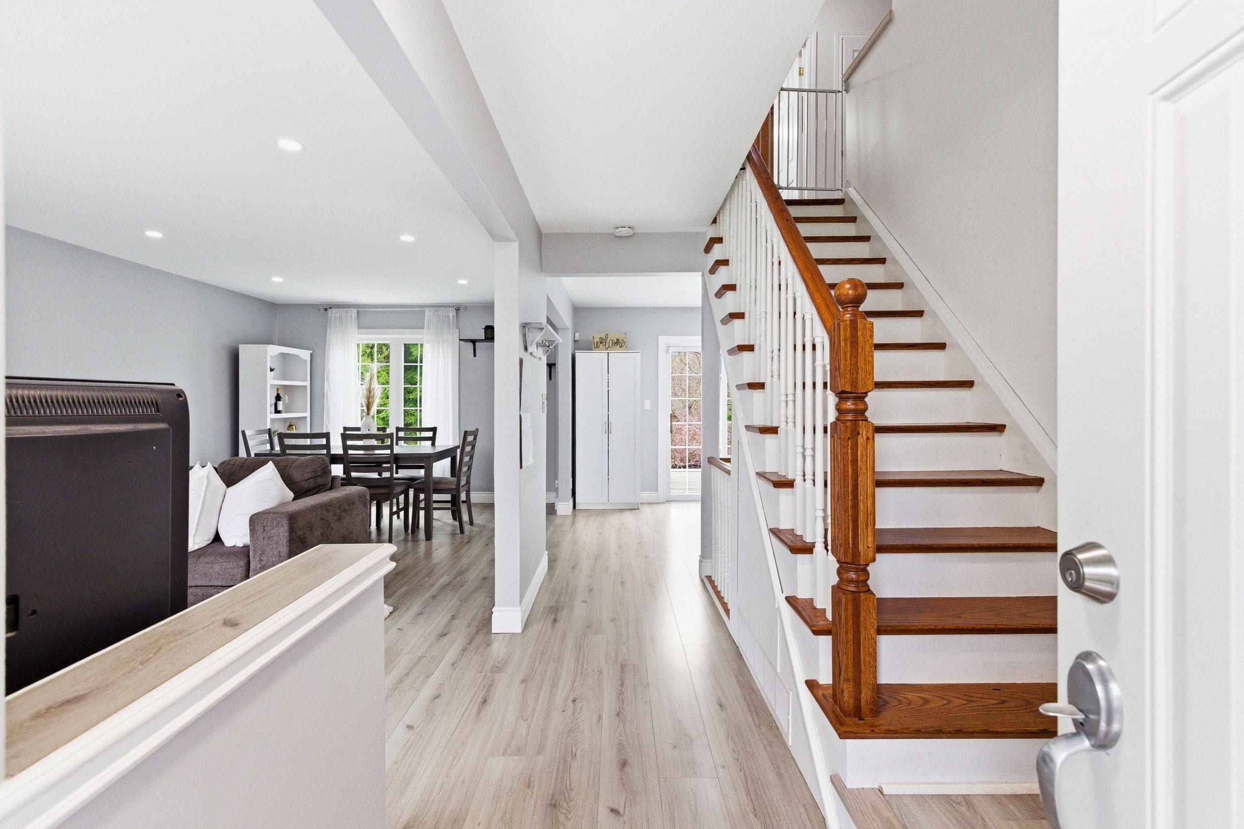 396 Wilson RD N, Oshawa, ON L1G 6E5