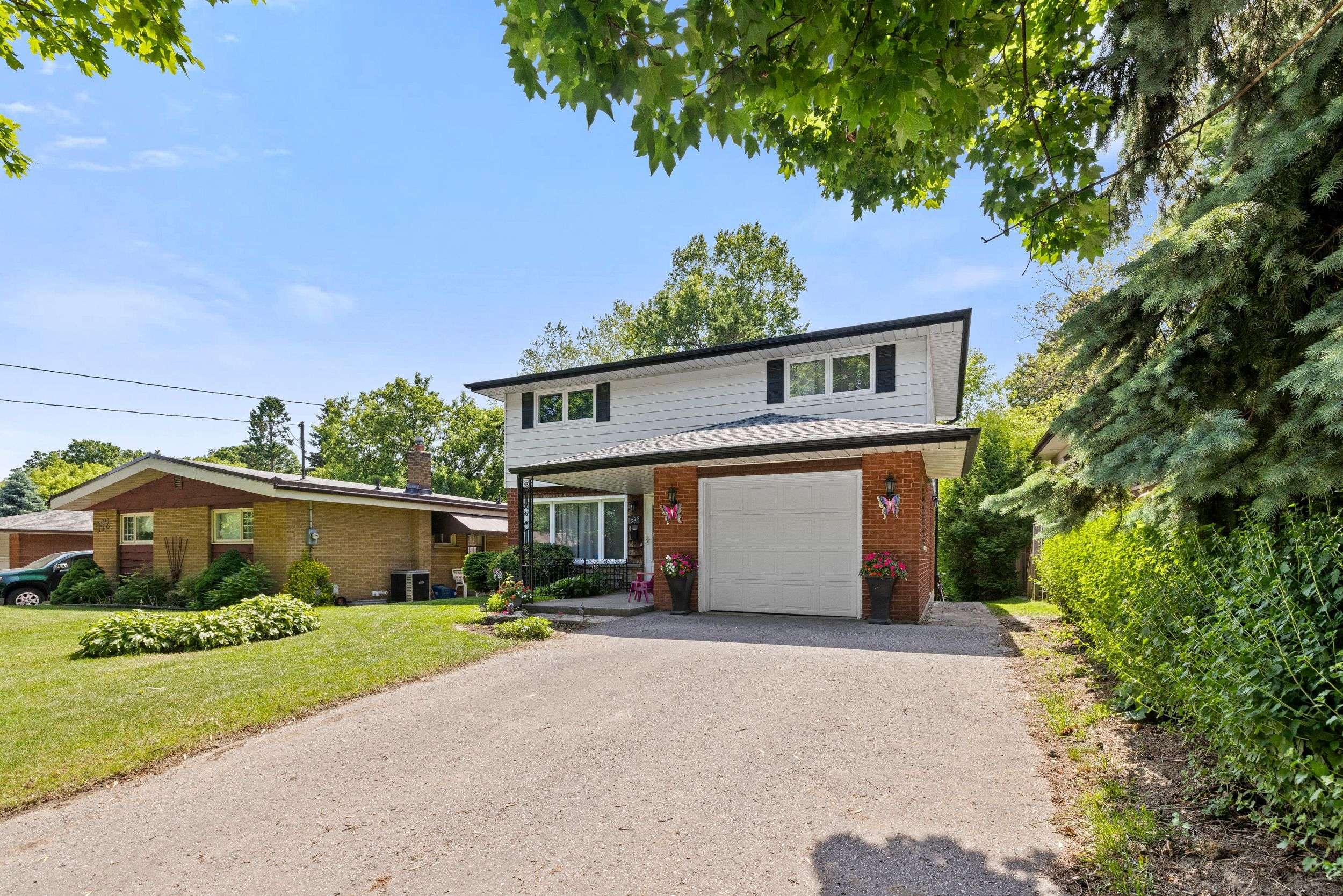 396 Wilson RD N, Oshawa, ON L1G 6E5