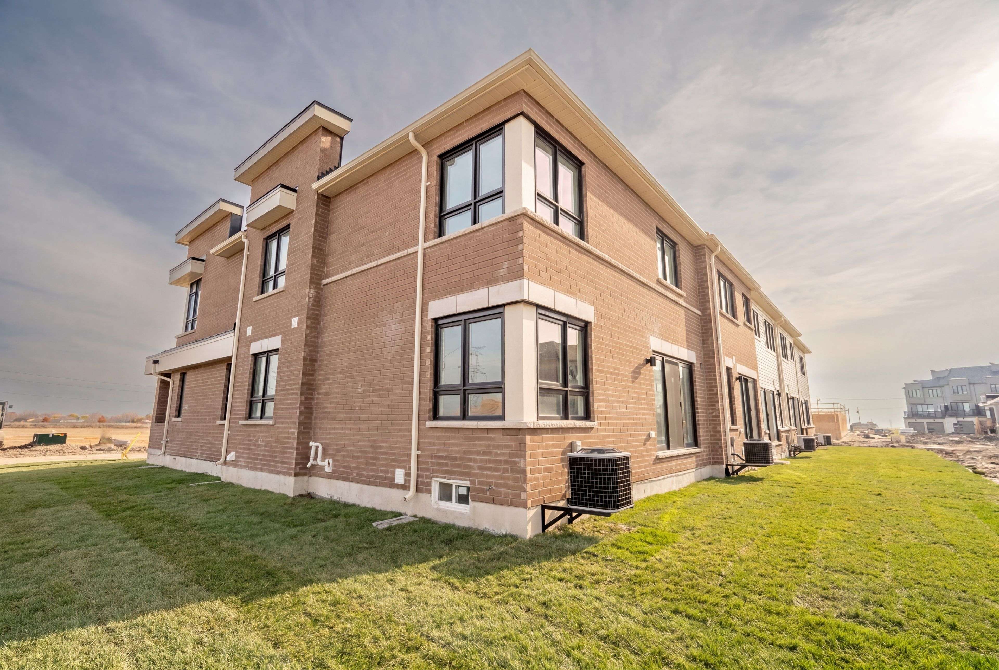 101 Sailors LNDG, Clarington, ON L1C 7G4