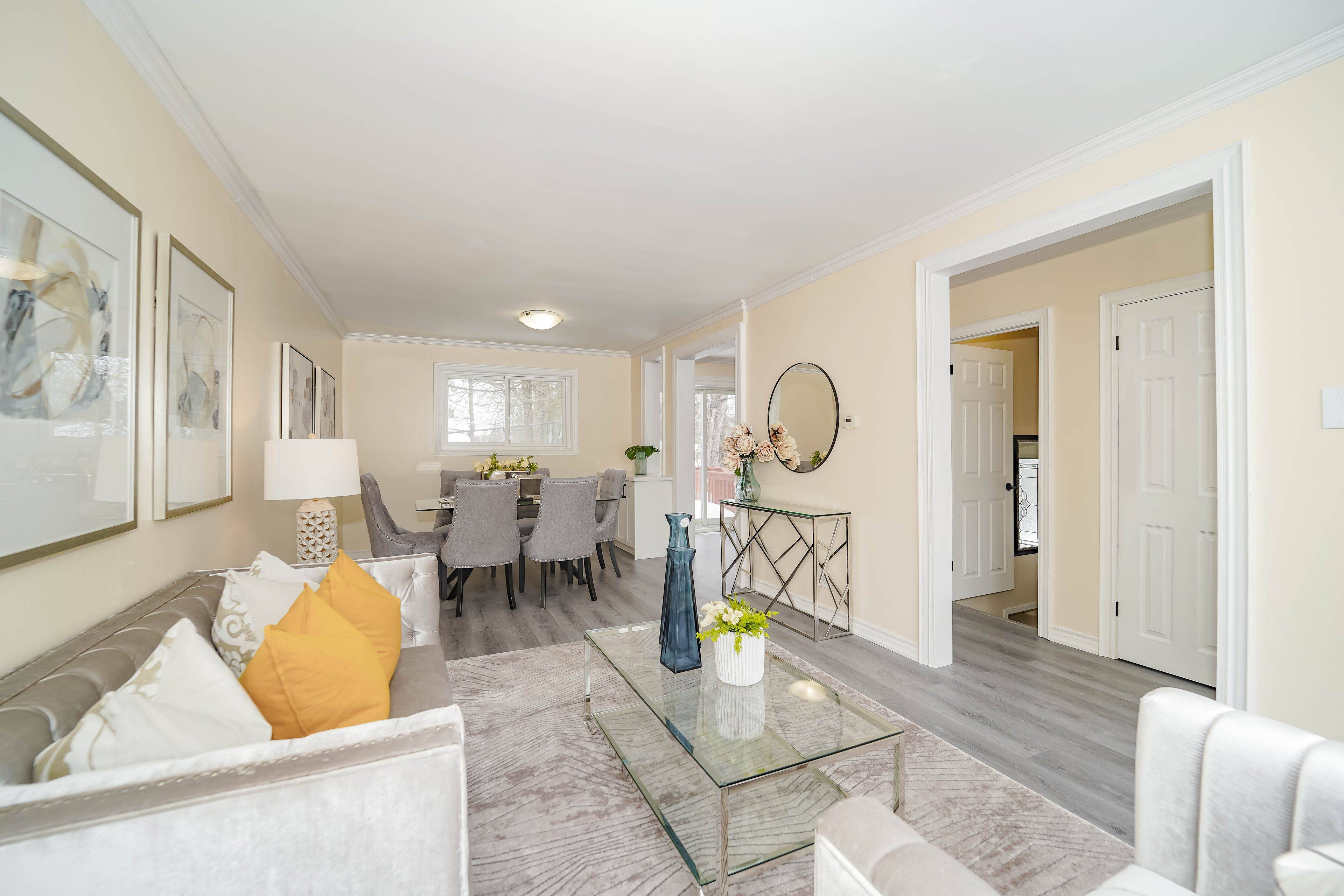 22 Jones CT, Aurora, ON L4G 2B8