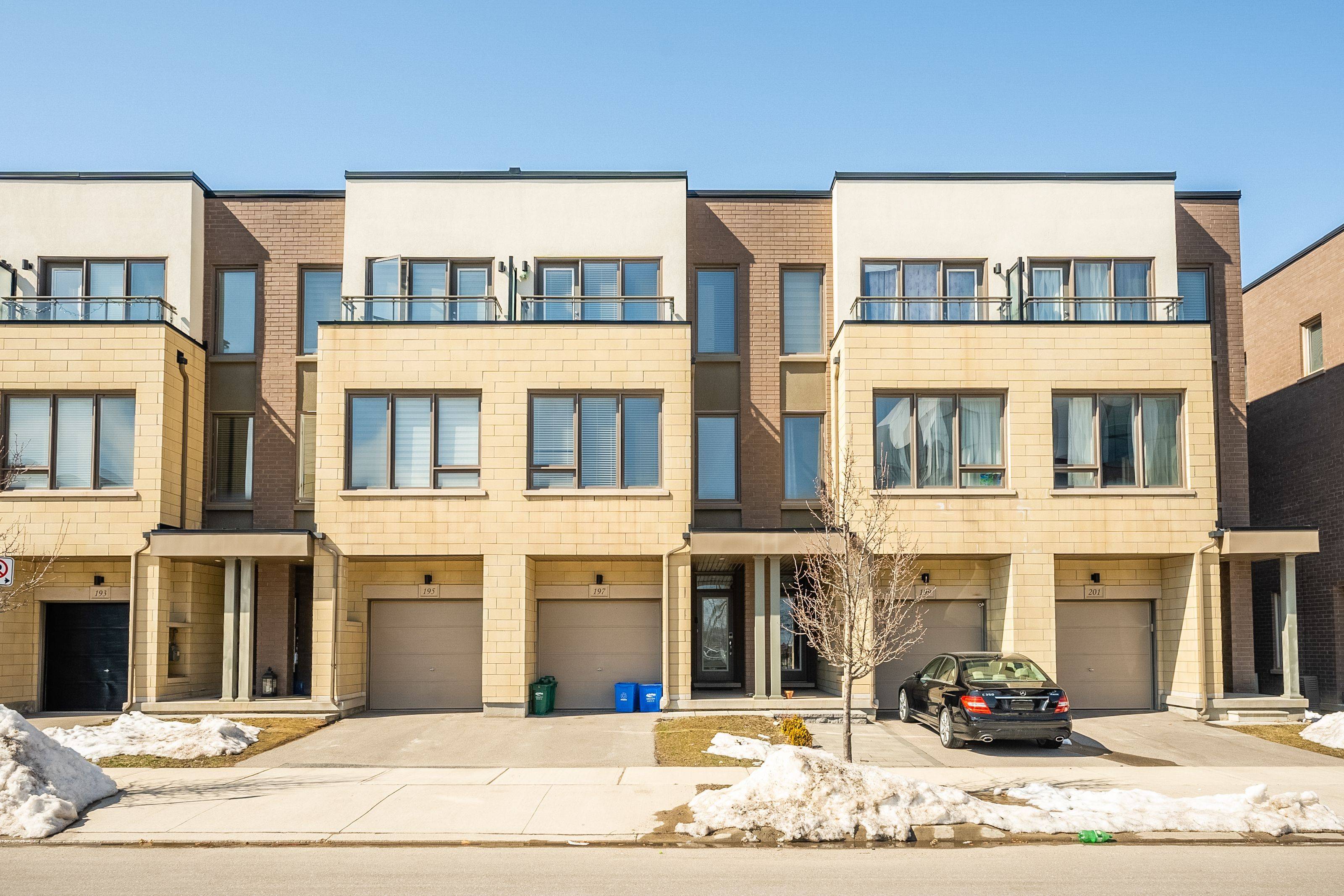 197 Sabina DR, Oakville, ON L6H 0L4