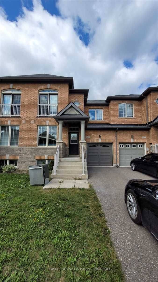 40 Kawana RD, Brampton, ON L6Y 0W2