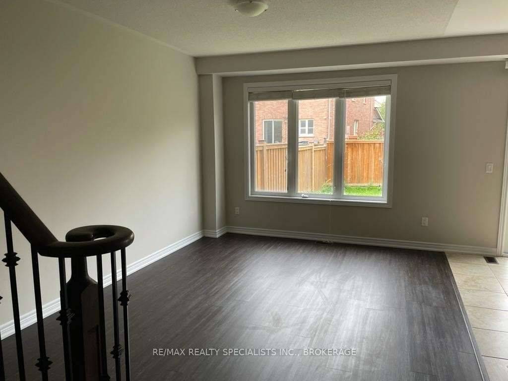 40 Kawana RD, Brampton, ON L6Y 0W2