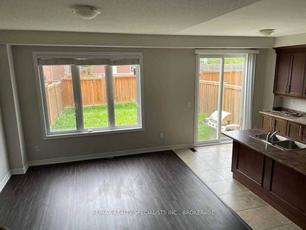 40 Kawana RD, Brampton, ON L6Y 0W2