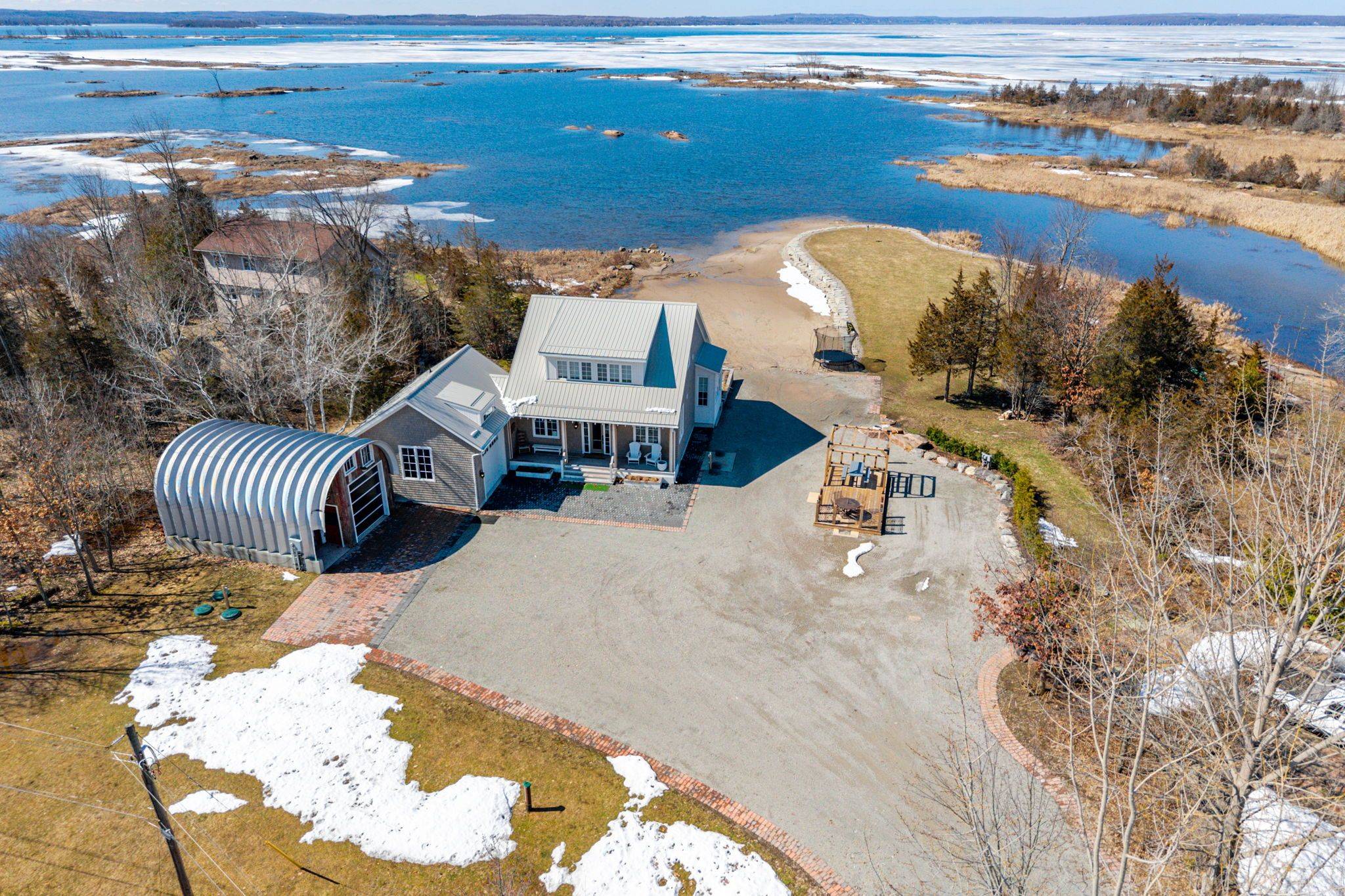 101 Evergreen LN, Georgian Bay, ON L0K 1S0