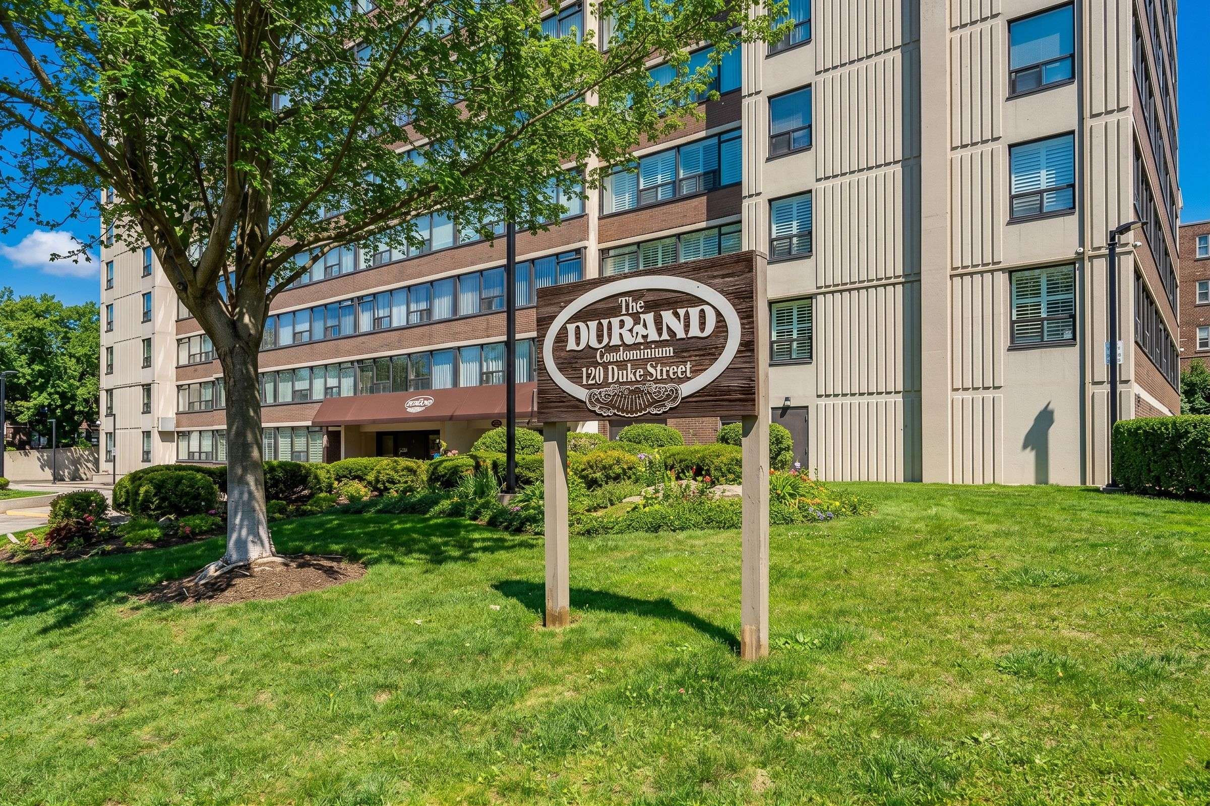 120 Duke ST N #504, Hamilton, ON L8P 4T1