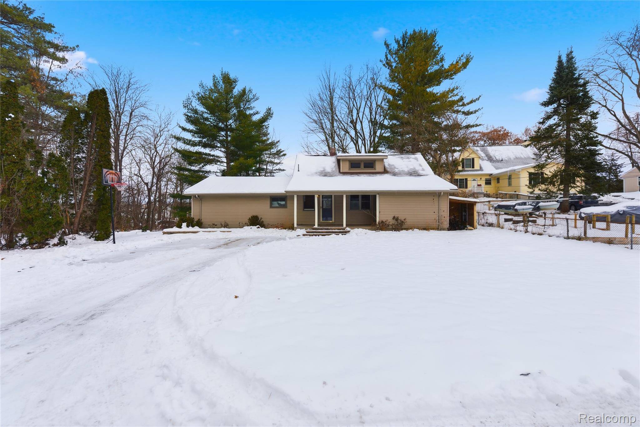 6290 Briggs Lake DR, Brighton, MI 48116