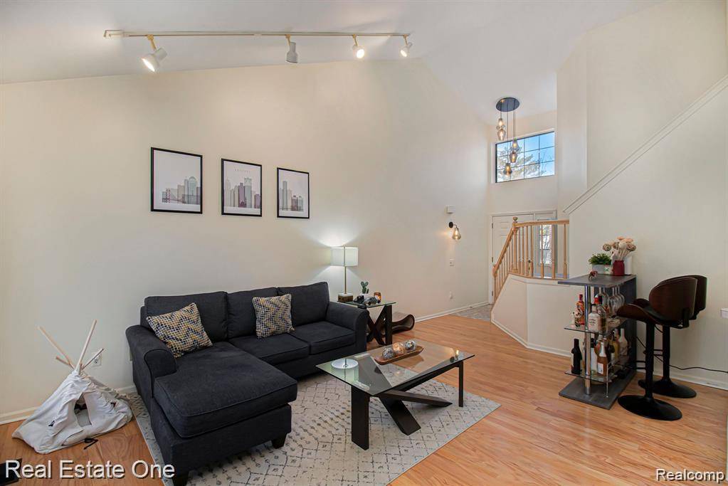 1137 Fairways BLVD, Troy, MI 48085