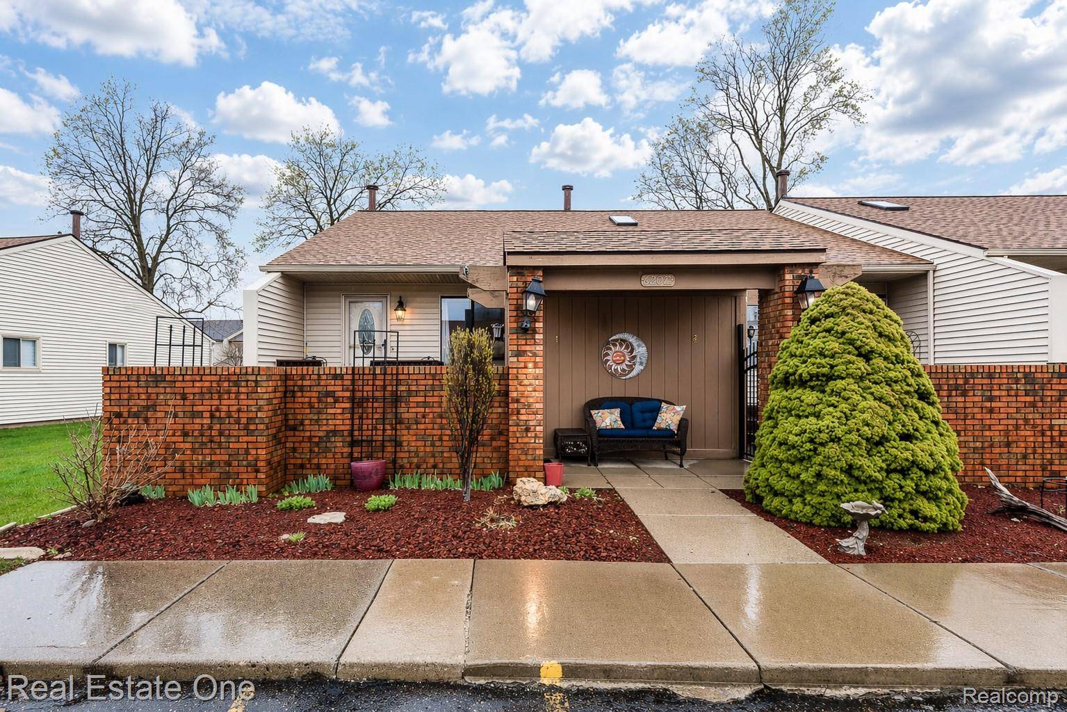 62072 York town DR #1, South Lyon, MI 48178