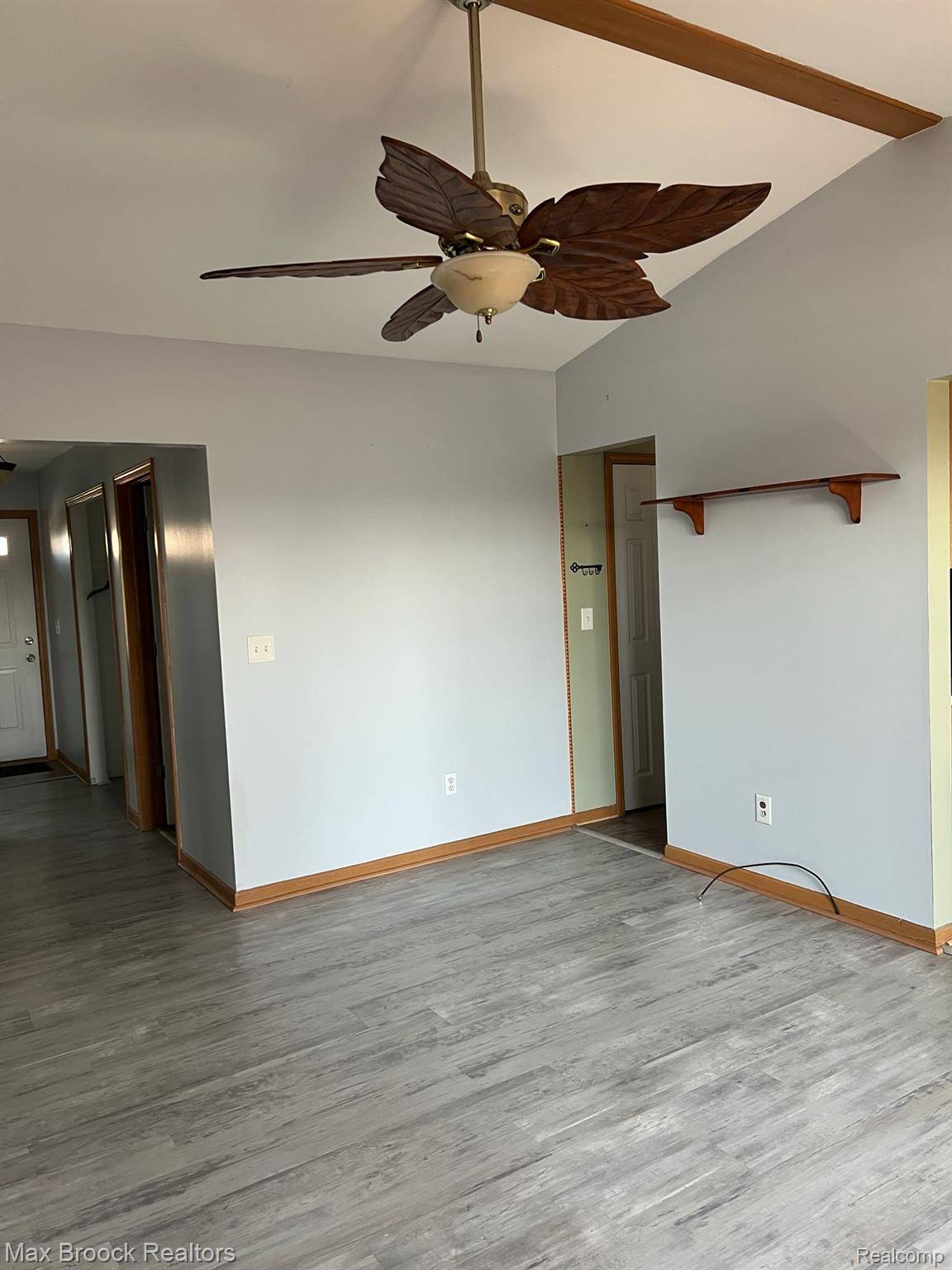 4062 Heatherwood CT, Warren, MI 48092