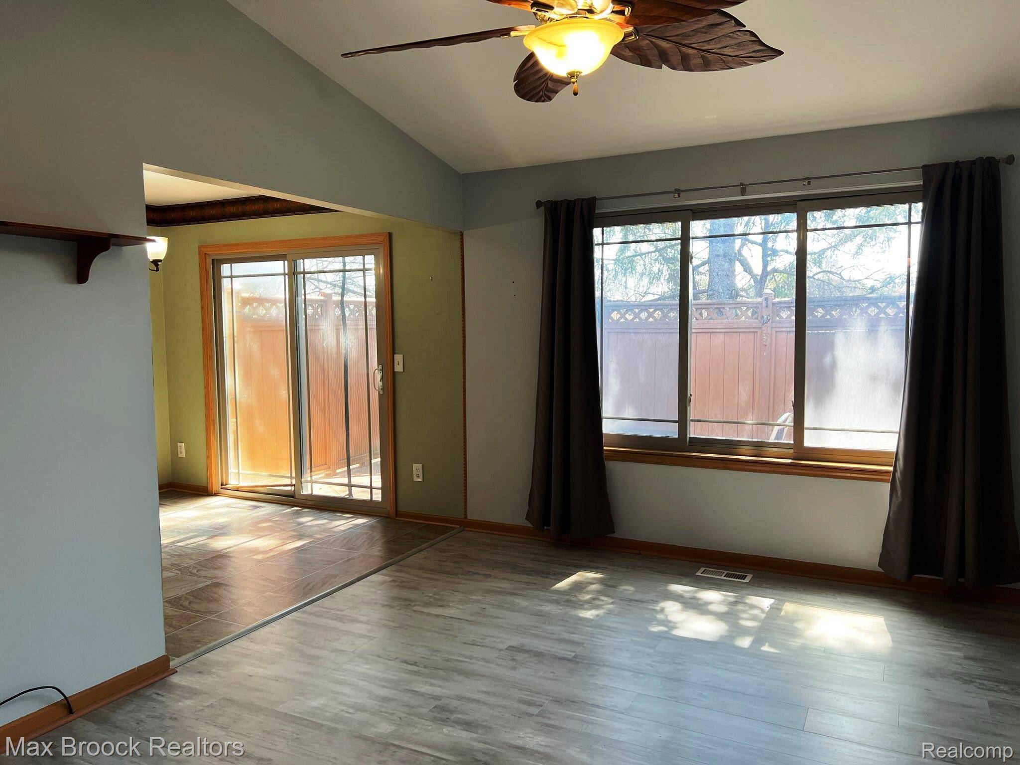 4062 Heatherwood CT, Warren, MI 48092