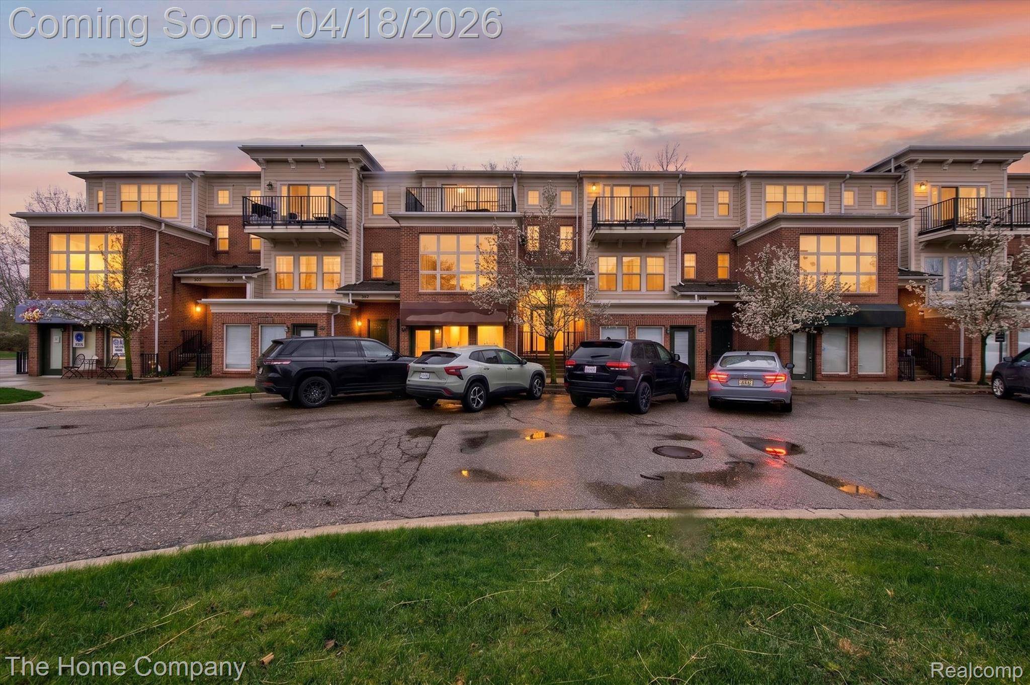 306 Legato DR, Walled Lake, MI 48390