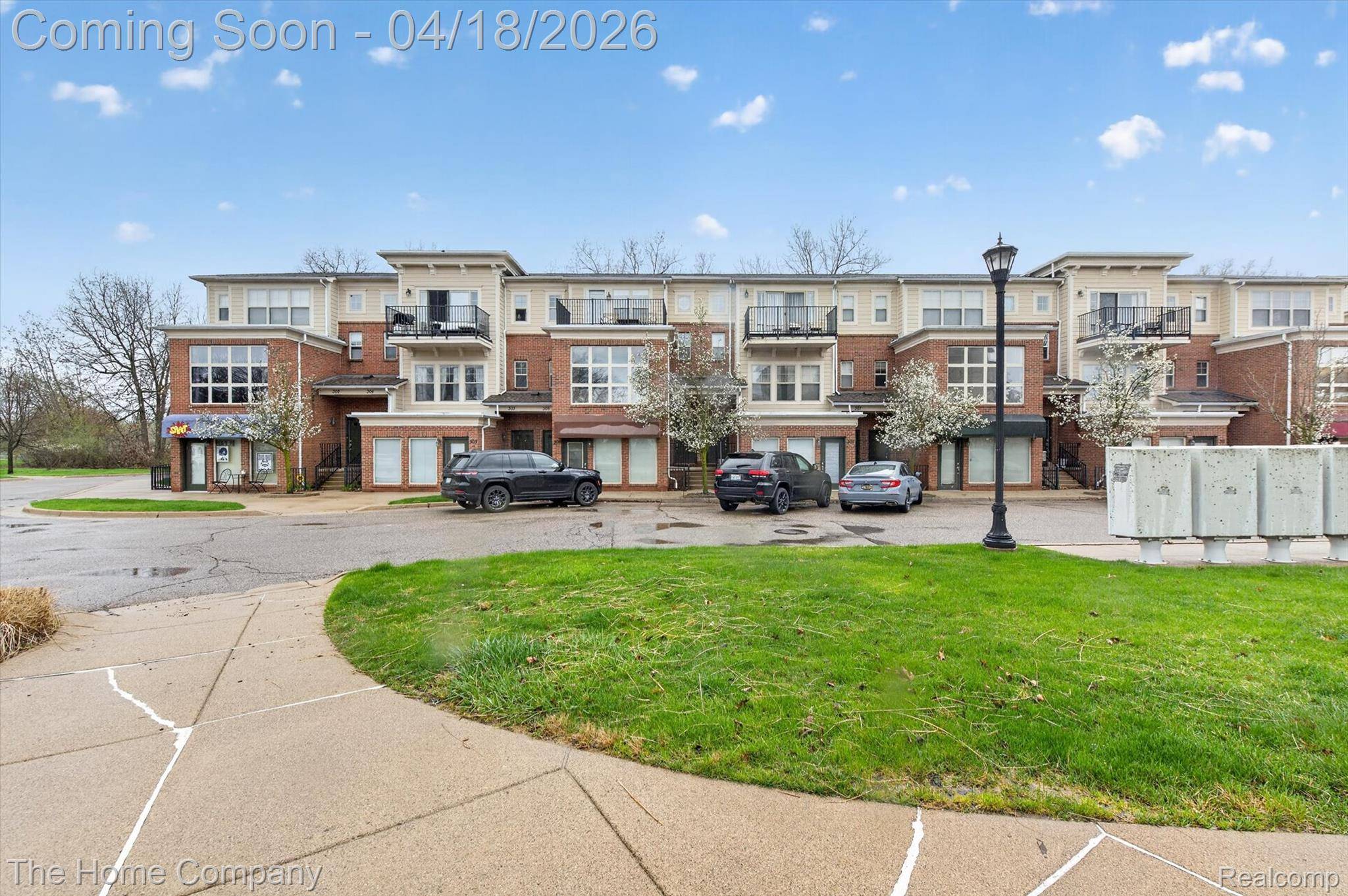 306 Legato DR, Walled Lake, MI 48390