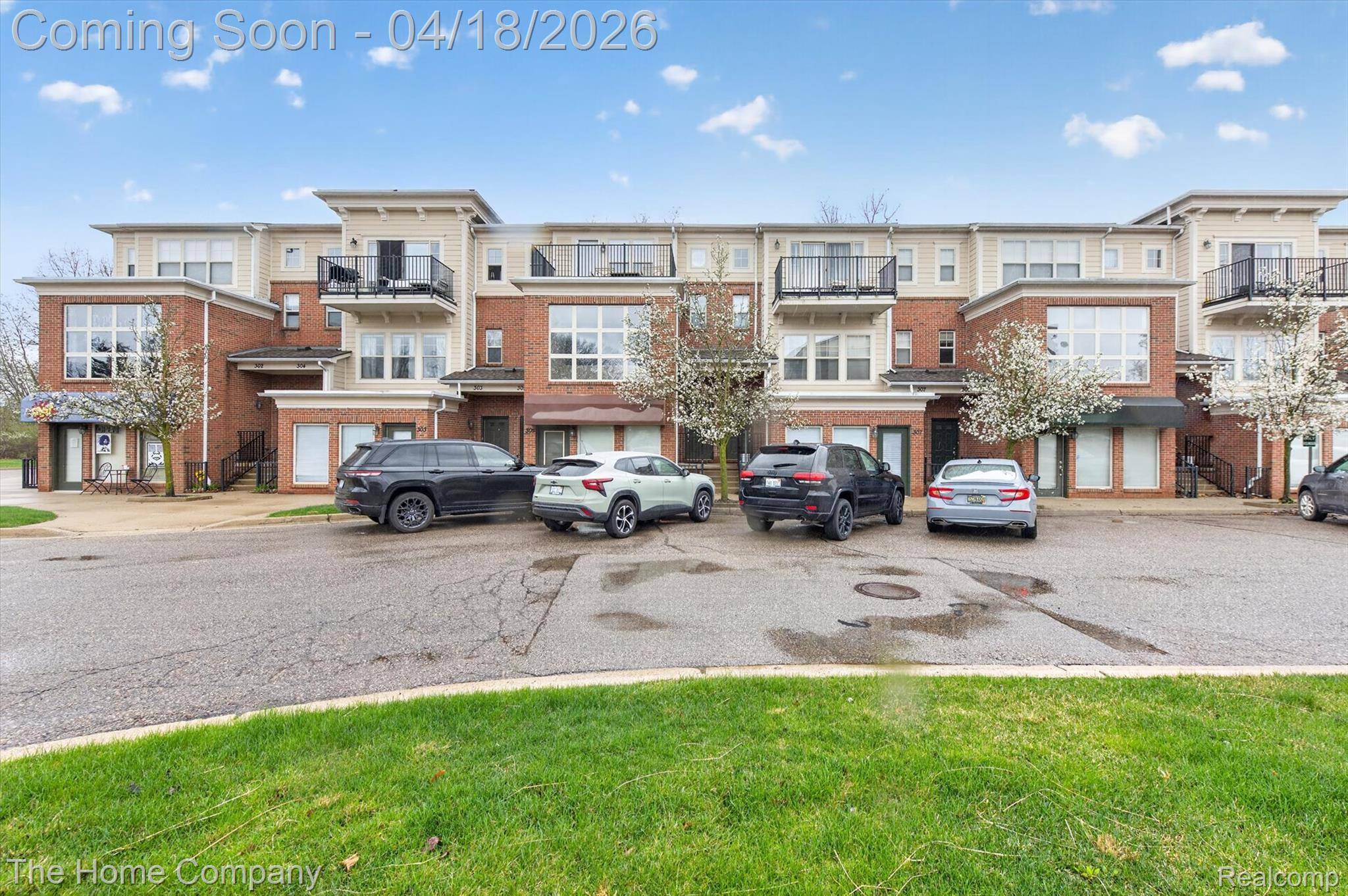 306 Legato DR, Walled Lake, MI 48390