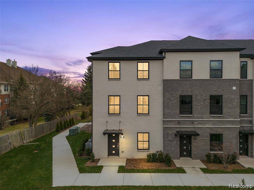 2829 Summers PL, Troy, MI 48084