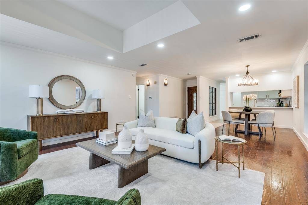 2731 Fairway Park Street, Grand Prairie, TX 75050