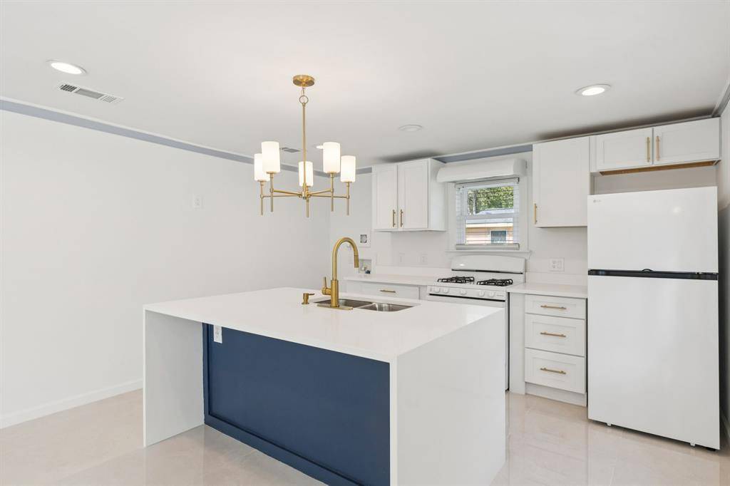 621 Alameda Road, Azle, TX 76020