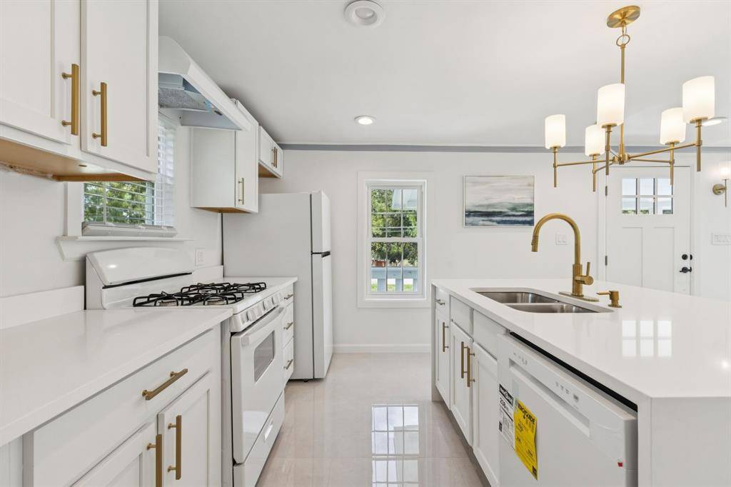 621 Alameda Road, Azle, TX 76020