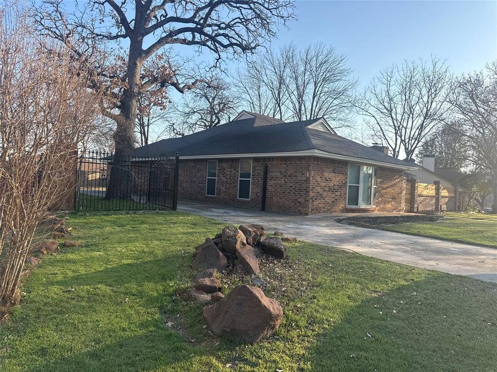 2109 Oakmeadow Street, Bedford, TX 76021