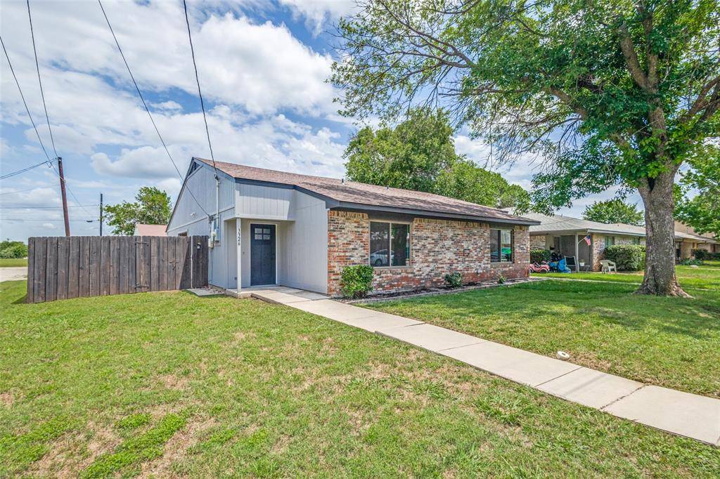 3326 Gardenview Circle, Denton, TX 76207