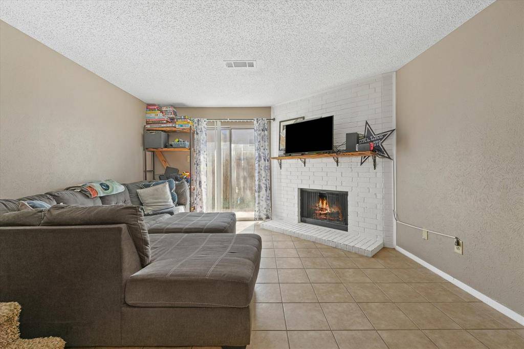 621 Carriagehouse Lane #2, Garland, TX 75040