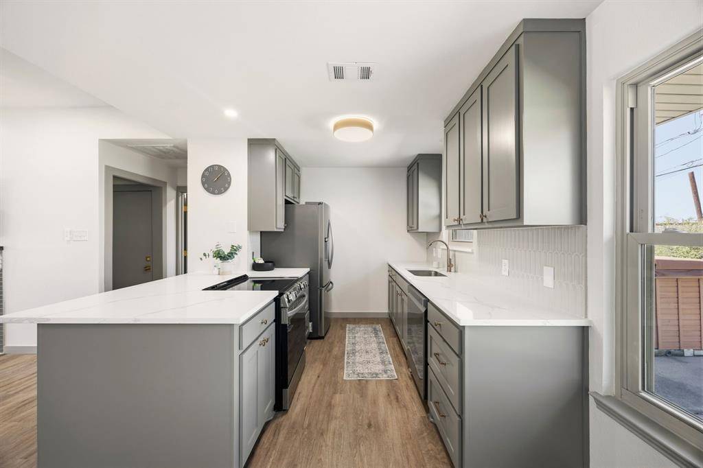 617 Reed Street, Roanoke, TX 76262