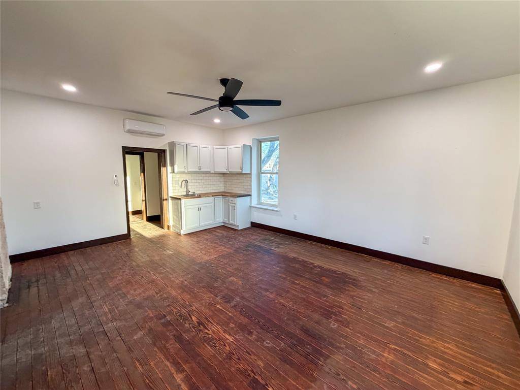 107 E Stone Street #B, Collinsville, TX 76233