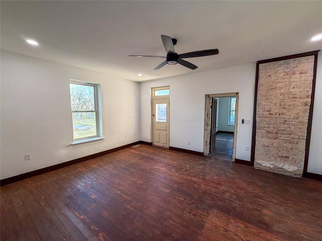 107 E Stone Street #B, Collinsville, TX 76233