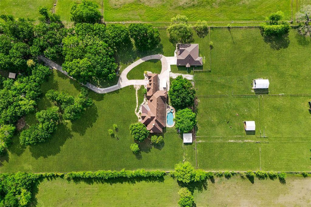 8800 Fishtrap Road, Cross Roads, TX 76227