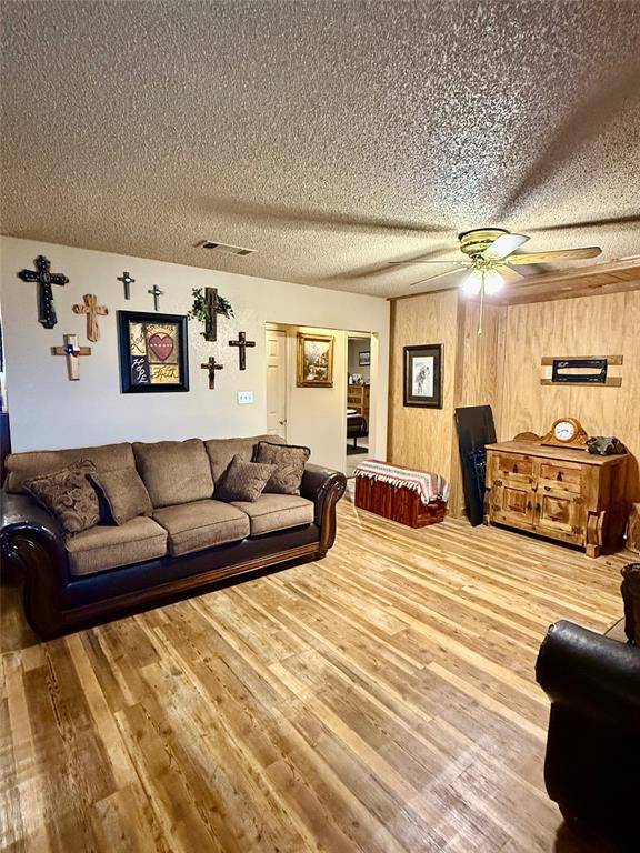 555 S Allen Street, Boyd, TX 76023