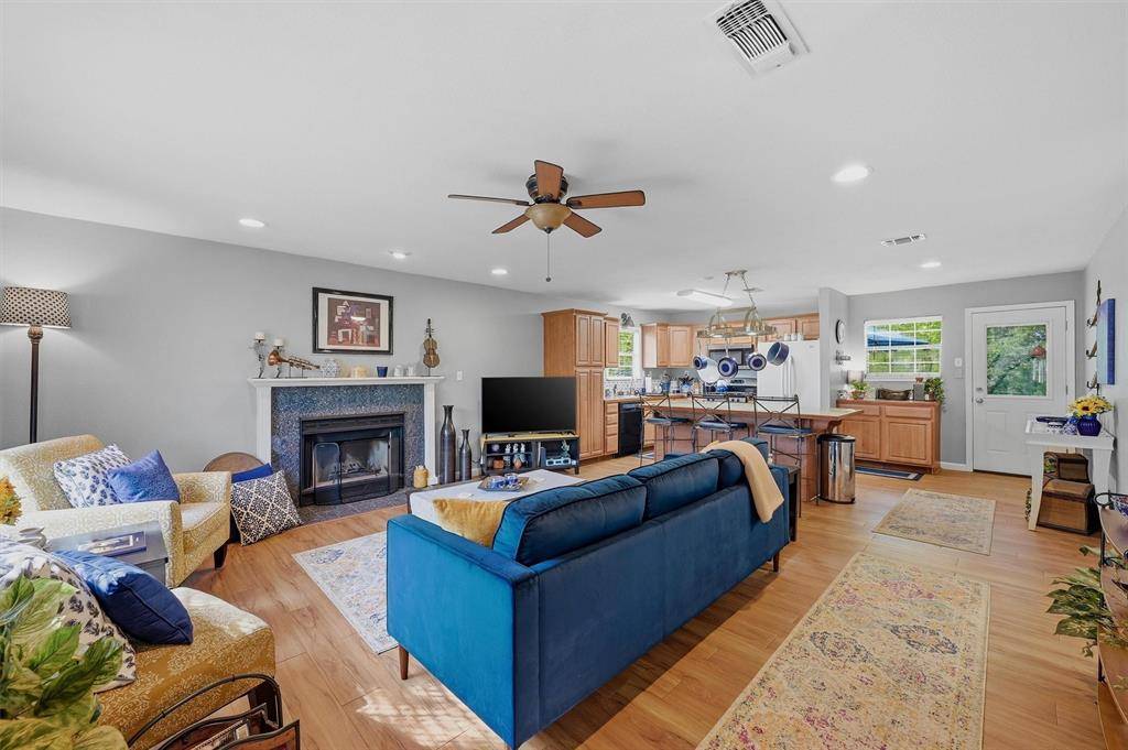 108 San Chez Drive, Lake Kiowa, TX 76240