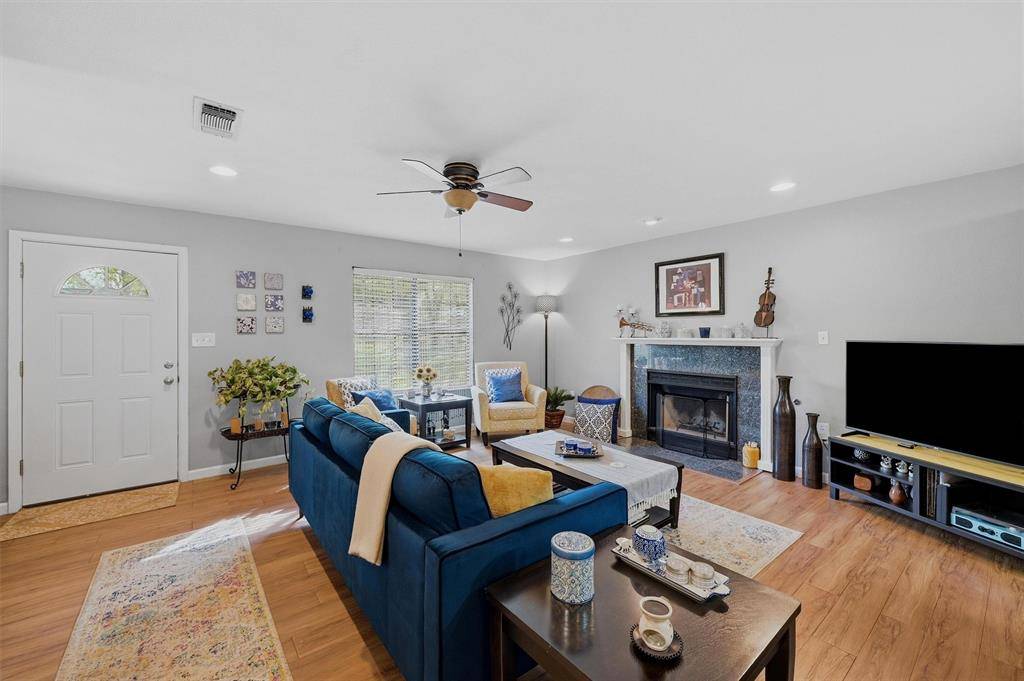 108 San Chez Drive, Lake Kiowa, TX 76240