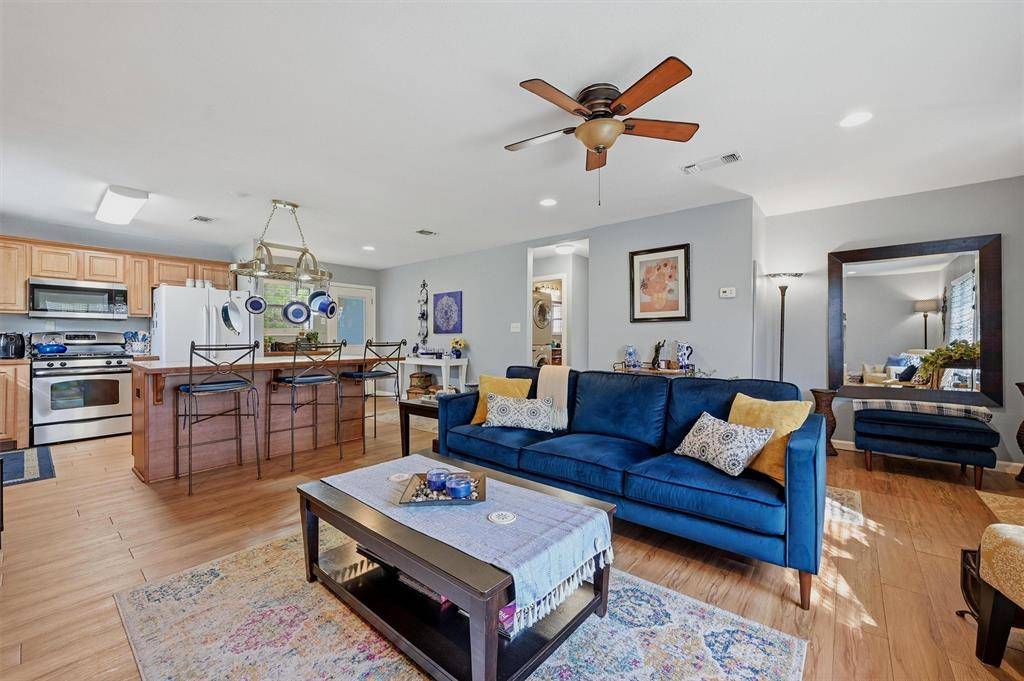 108 San Chez Drive, Lake Kiowa, TX 76240