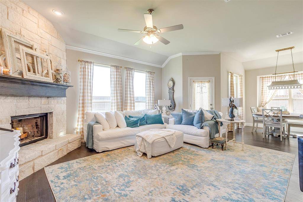 729 Franklin Drive, Joshua, TX 76058