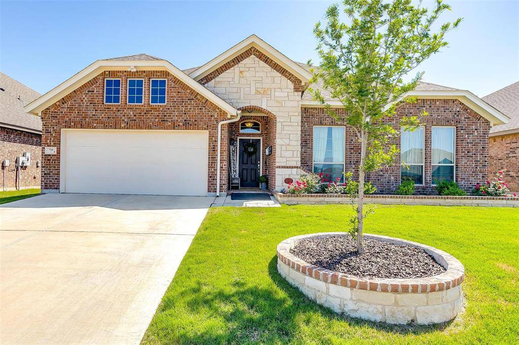 729 Franklin Drive, Joshua, TX 76058