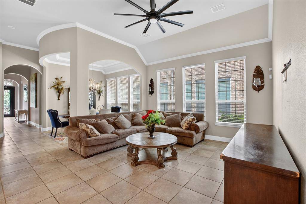 510 Garden Avenue, Euless, TX 76039